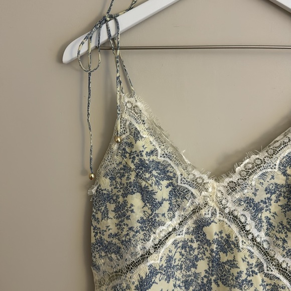 Mini dress. Size small worn only once!! - Picture 2 of 5